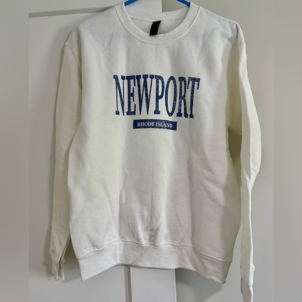 Gildan White Sweatshirt Casual Crewneck Cotton Blend